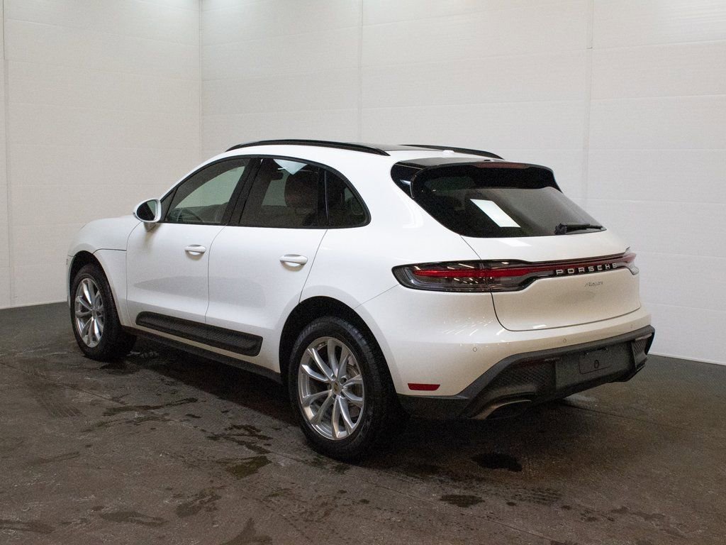 Certified 2025 Porsche Macan image 3