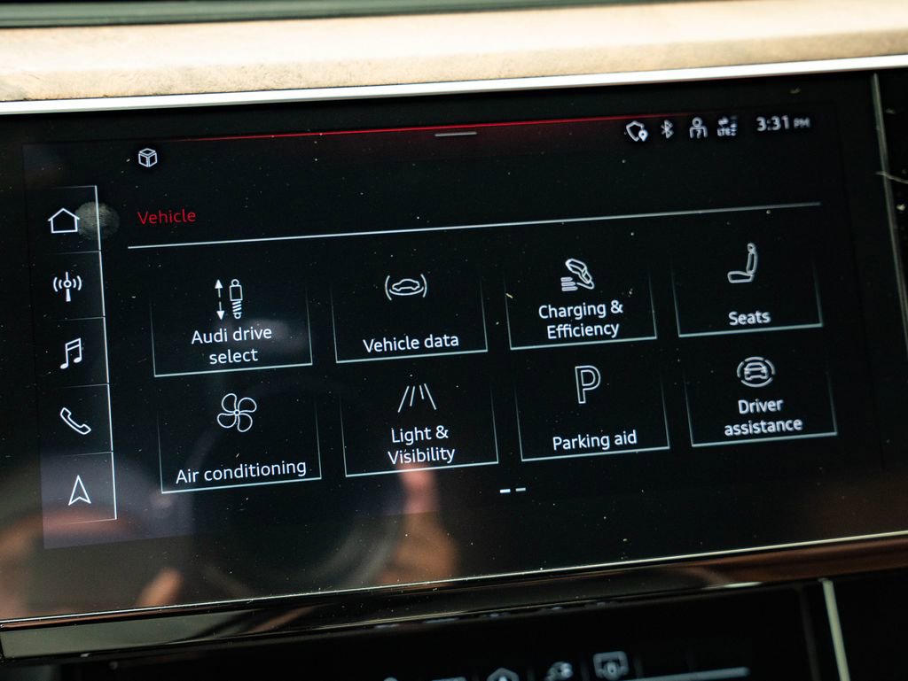 Used 2022 Audi e-tron Premium Plus w/ Premium Plus Package image 33