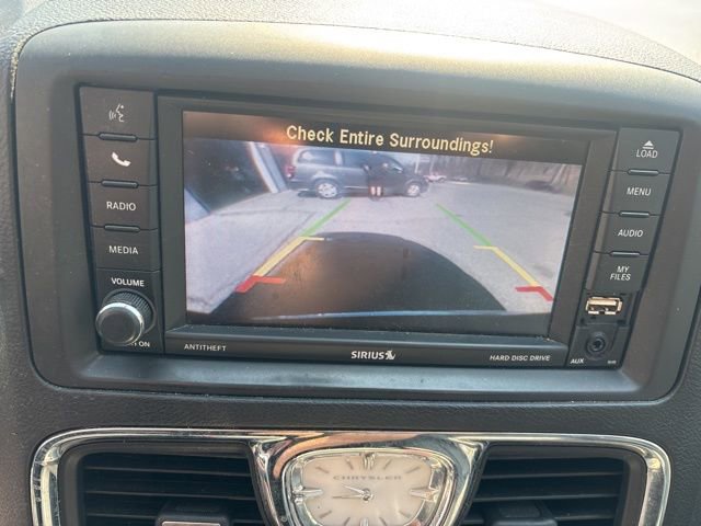 Used 2015 Chrysler Town & Country Touring-L w/ Driver Convenience Group FWD image 17