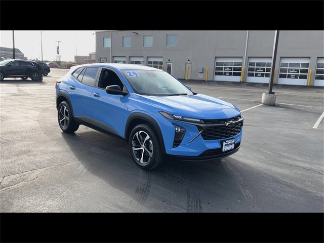 Used 2024 Chevrolet Trax RS w/ Driver Confidence Package image 2