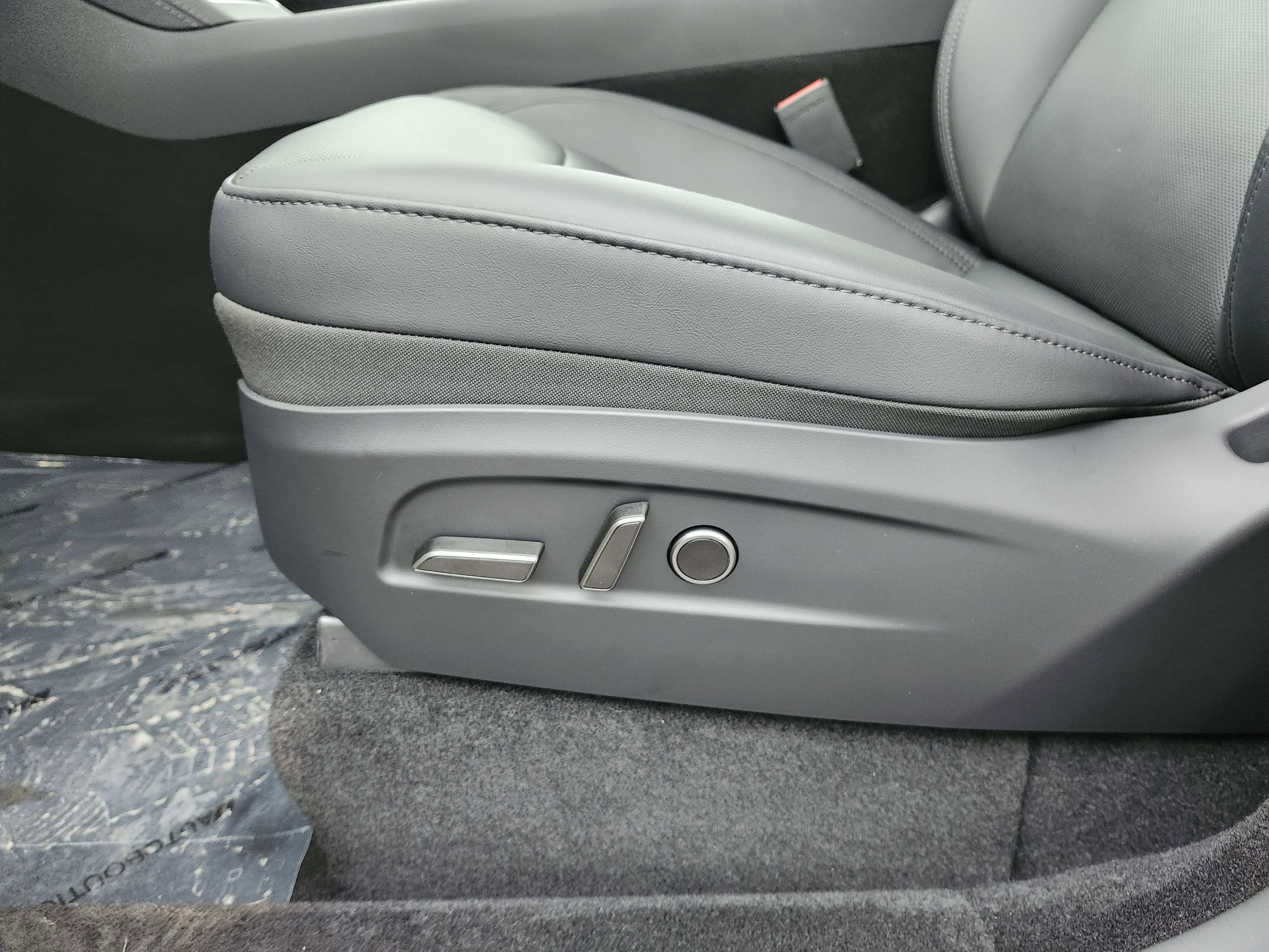Used 2026 Tesla Model Y 2WD image 25
