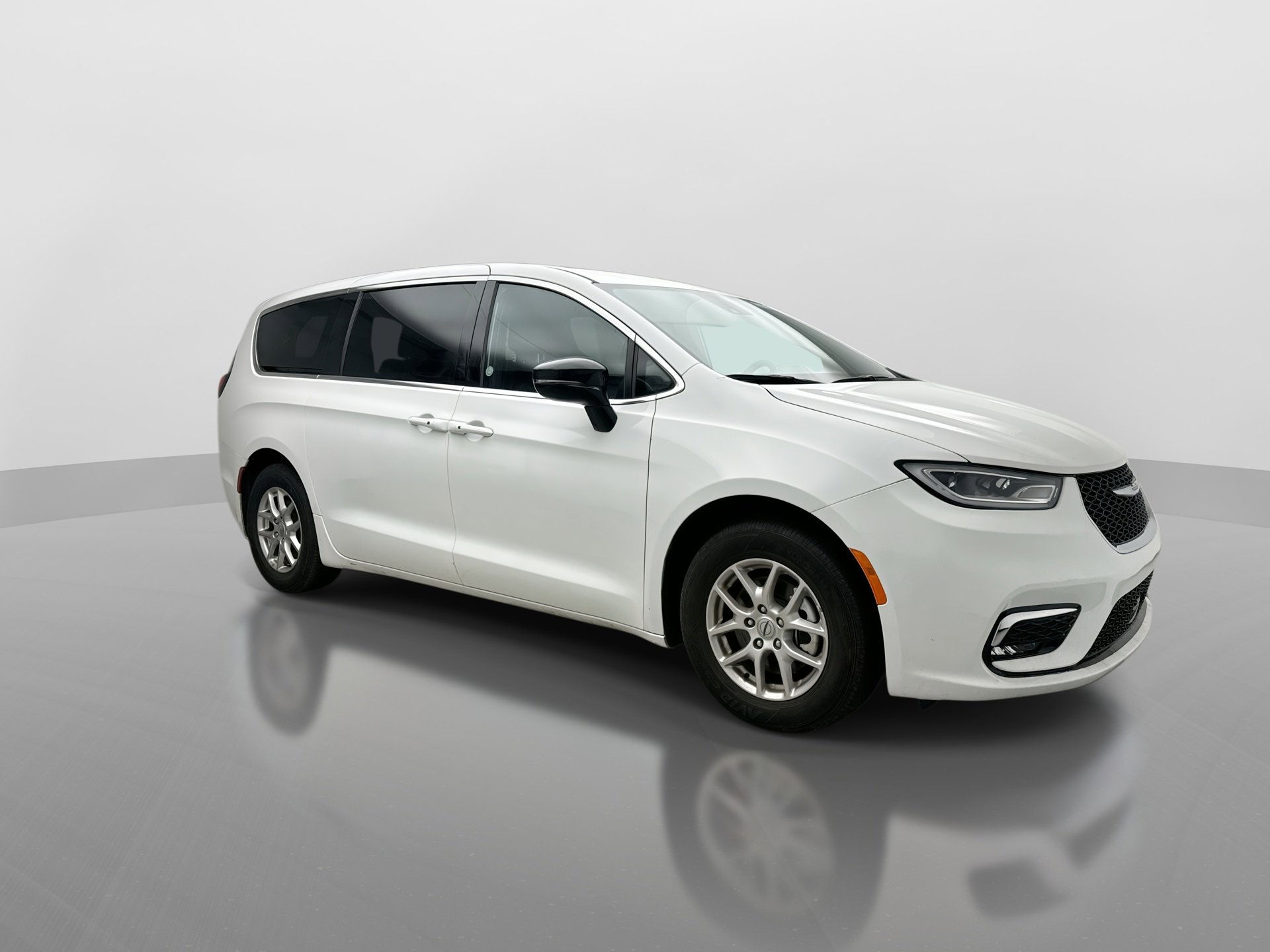 Used 2025 Chrysler Pacifica Select FWD image 7