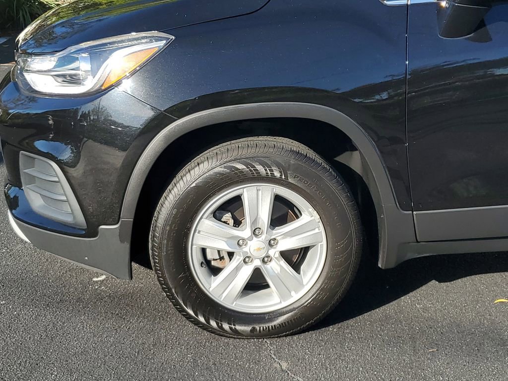 Used 2020 Chevrolet Trax LT w/ LT Convenience Package image 11