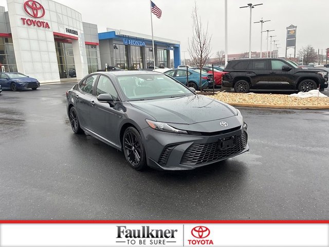 Used 2025 Toyota Camry SE image 2