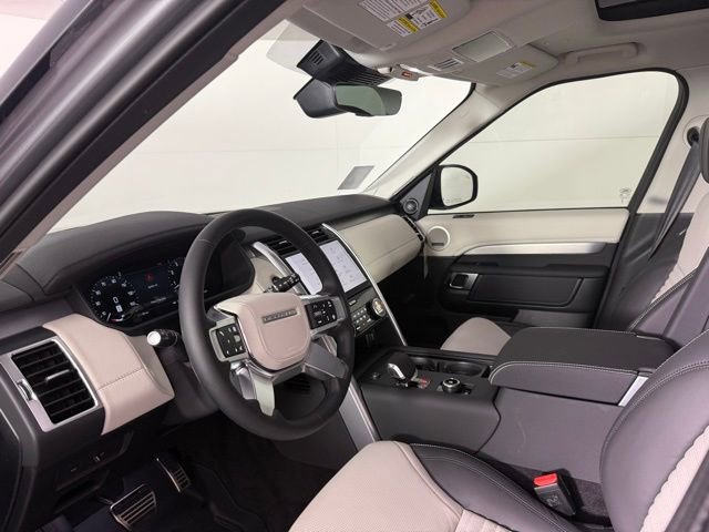New 2026 Land Rover Discovery Limited Edition image 16