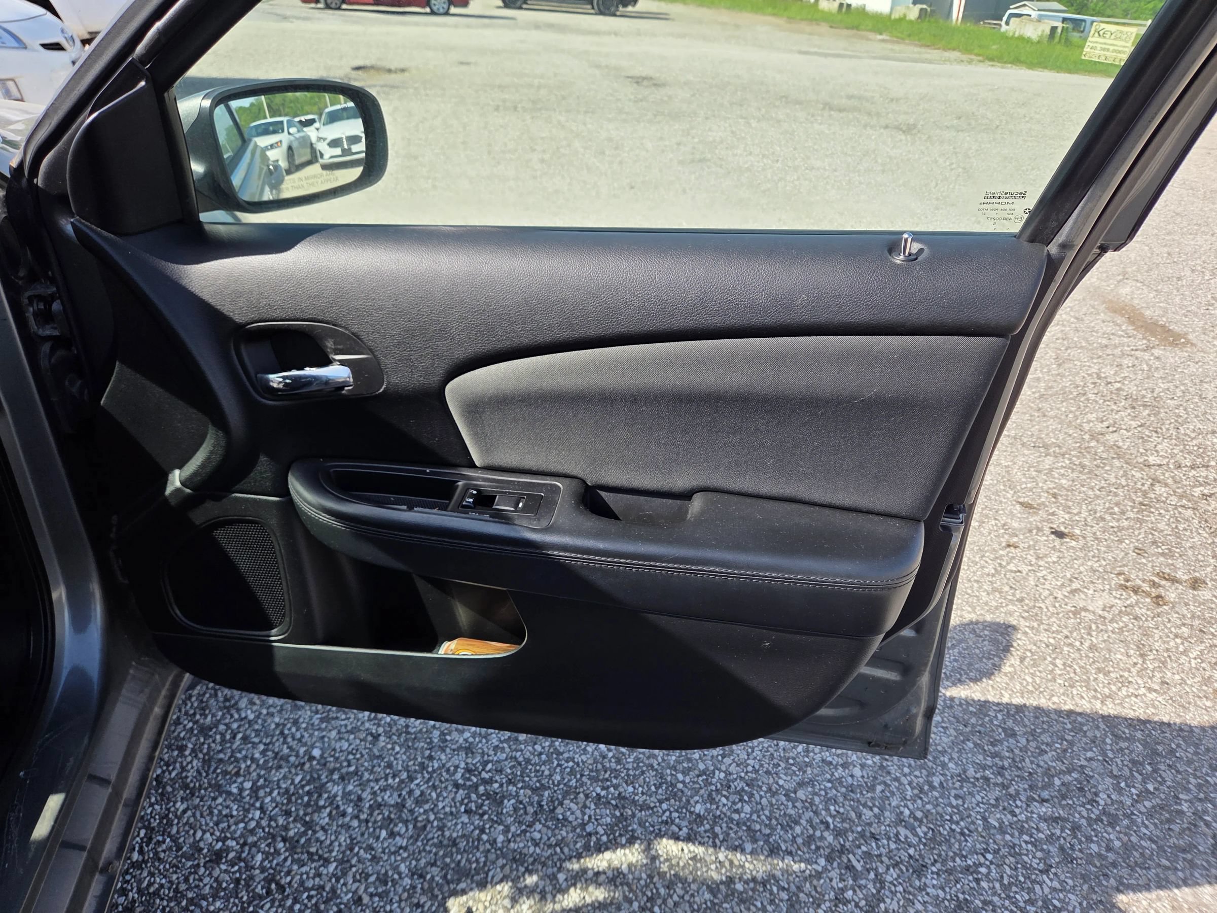 Used 2011 Chrysler 200 Touring FWD image 20