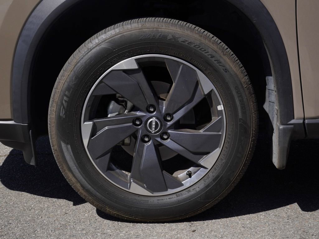 Certified 2024 Nissan Rogue SV w/ SV Premium Package FWD image 7