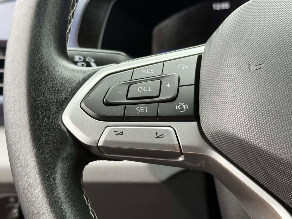 Used 2022 Volkswagen Taos SE image 29