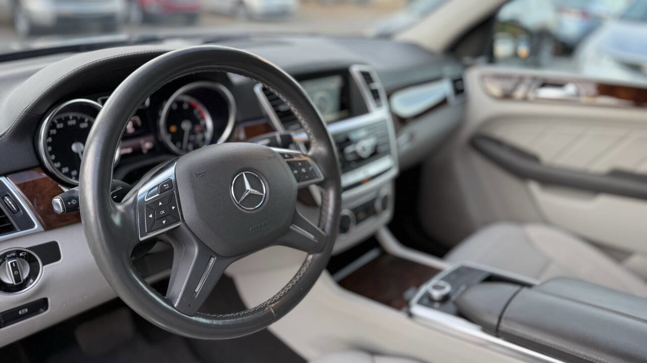 Used 2016 Mercedes-Benz GL 450 GL 450 4MATIC AWD 4dr SUV w/ Premium I Package image 13