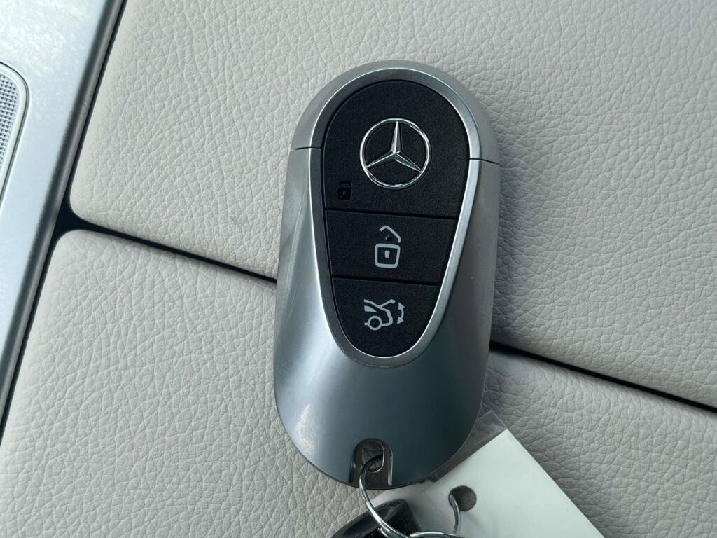 New 2026 Mercedes-Benz C 300 4MATIC Sedan image 4