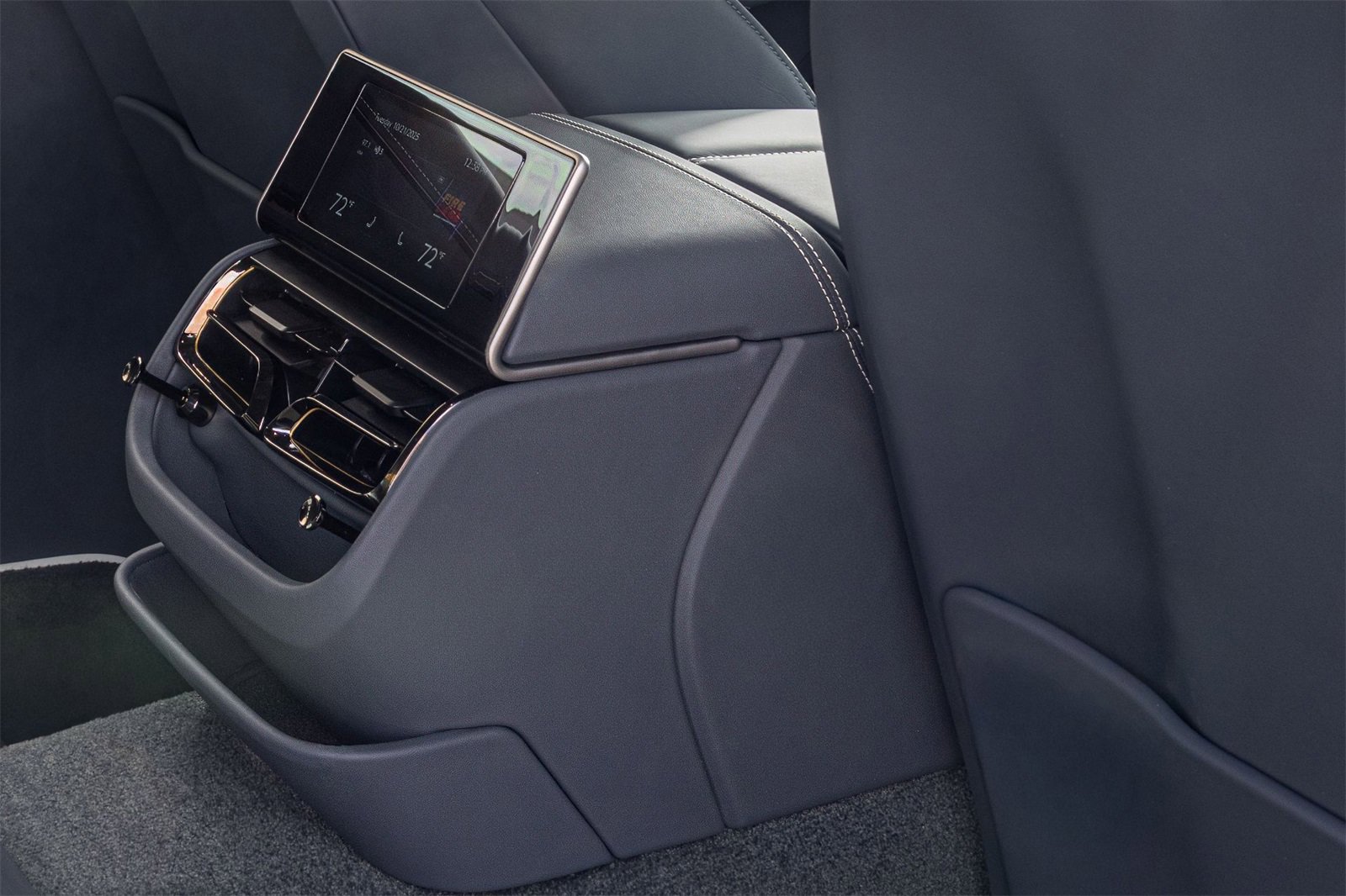 Used 2025 Bentley Flying Spur Plug-In Hybrid image 17