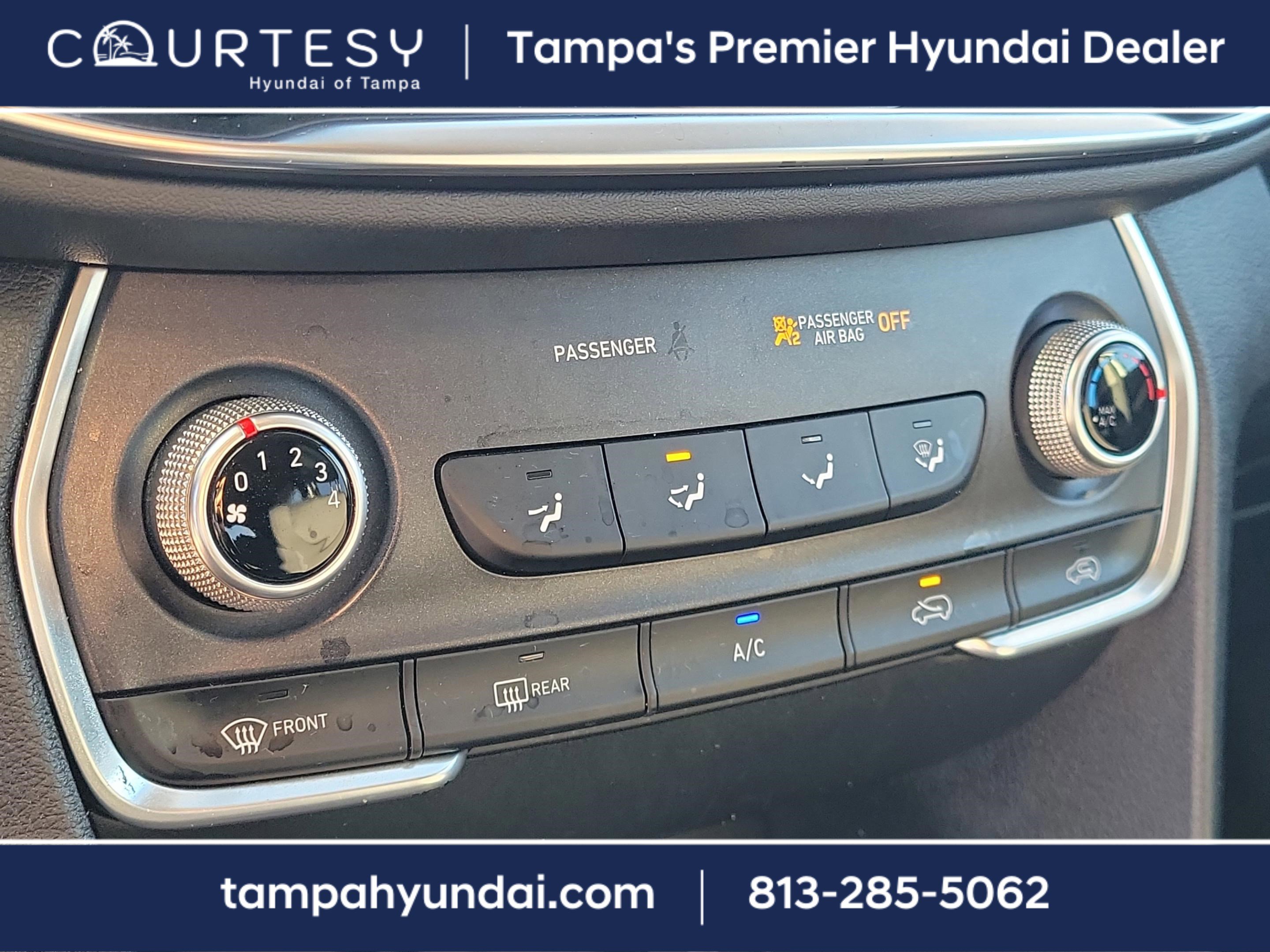 Used 2020 Hyundai Santa Fe SE image 27