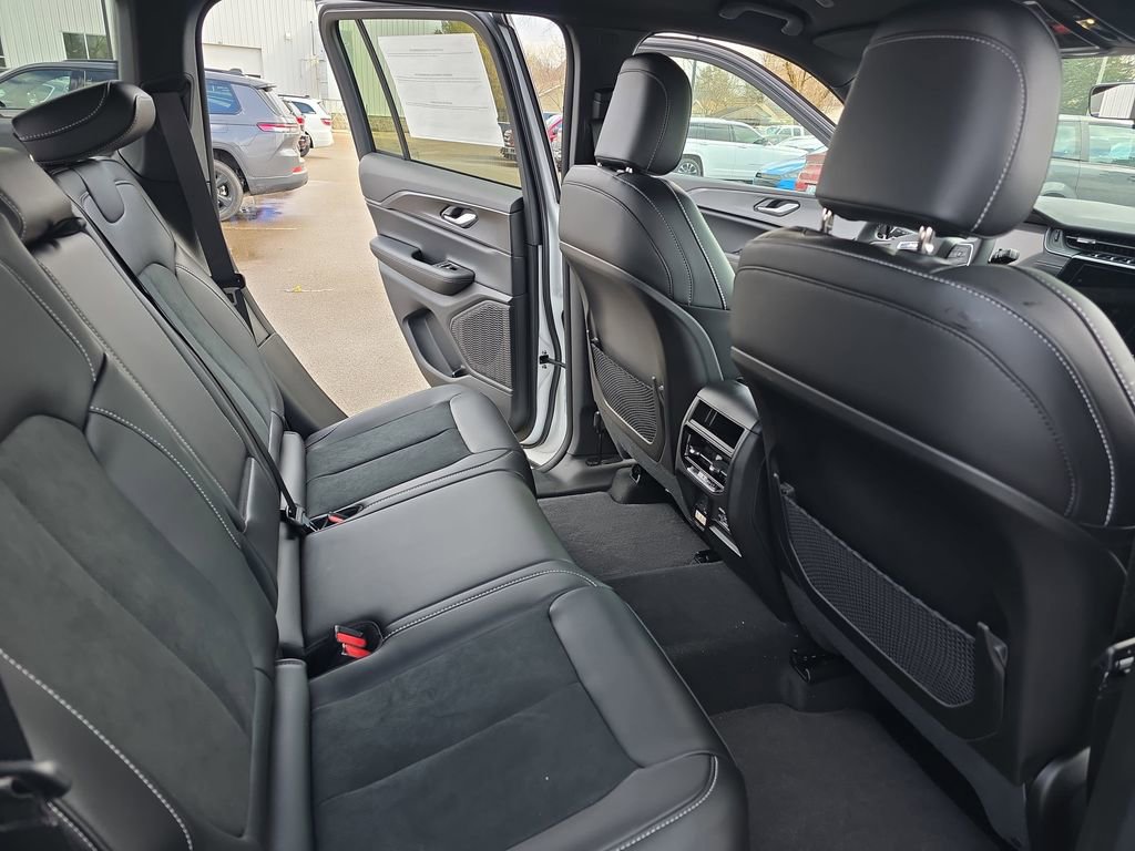 New 2025 Jeep Grand Cherokee Altitude image 11