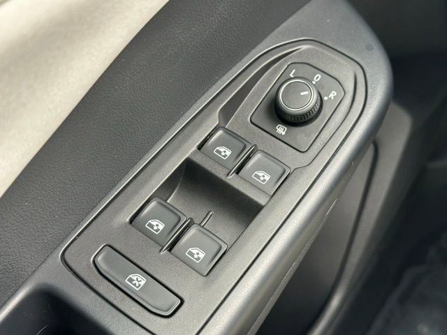 Used 2025 Volkswagen Taos SE image 25