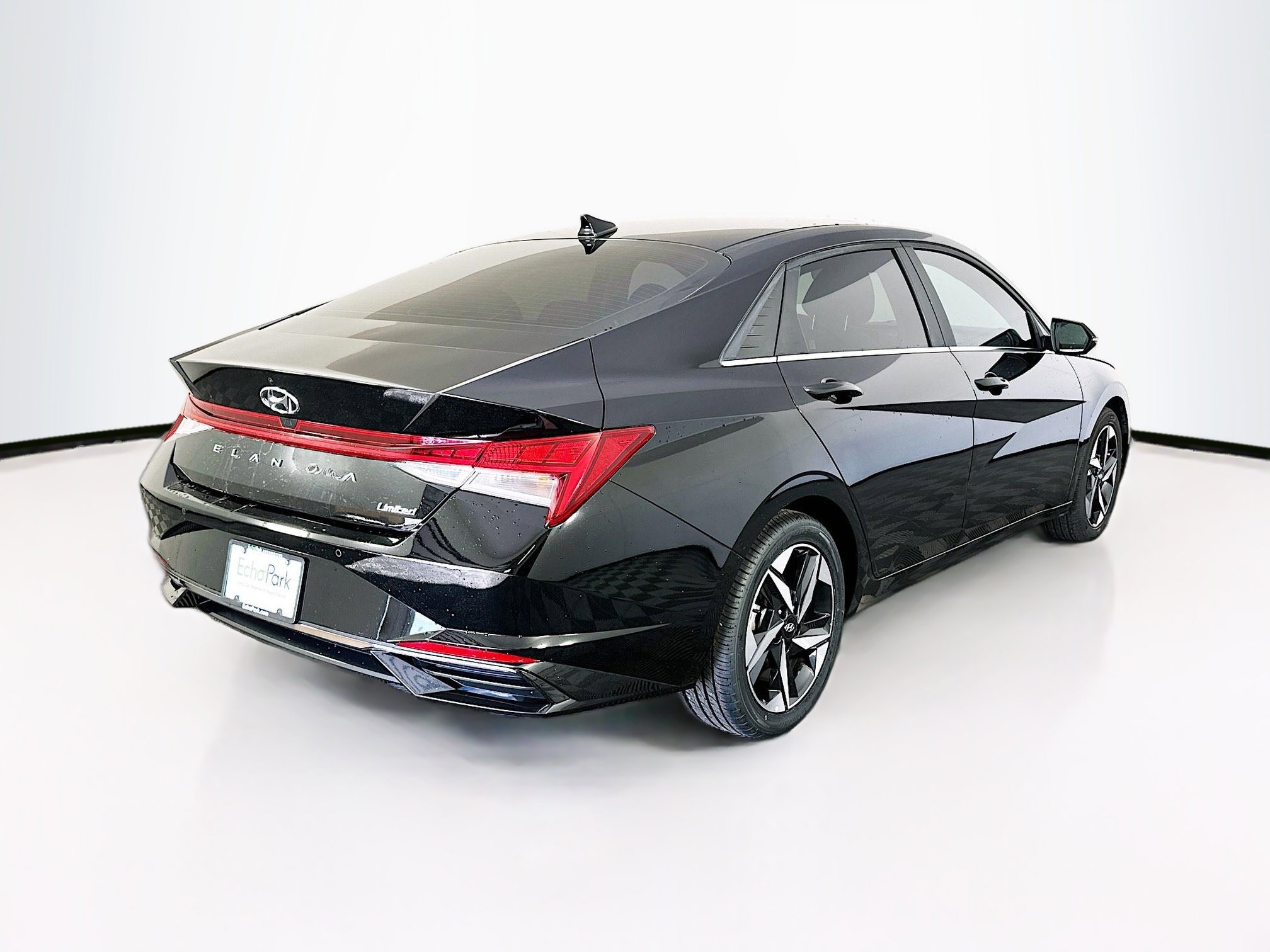 Used 2023 Hyundai Elantra Limited w/ Cargo Package image 9