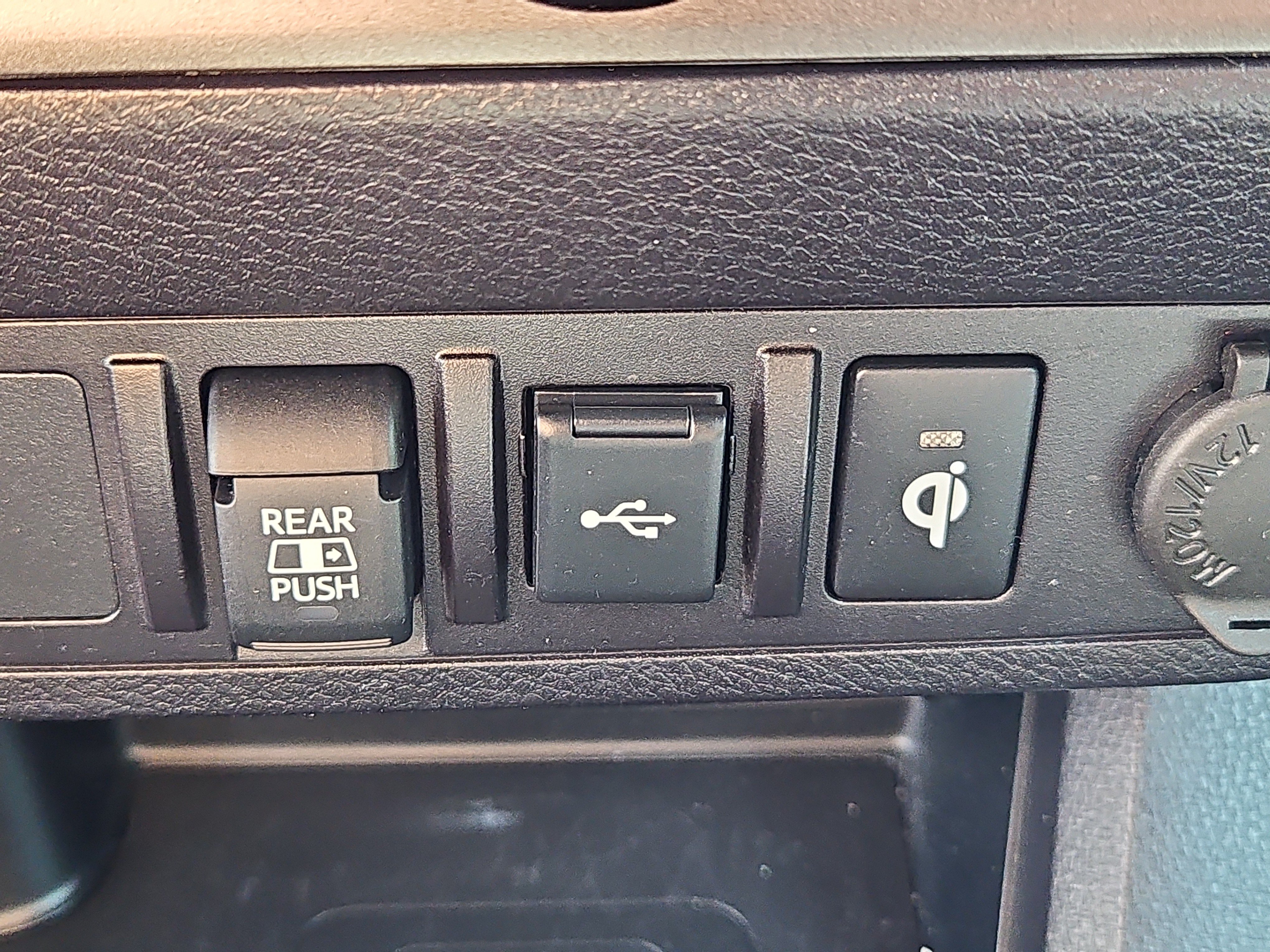 Used 2022 Toyota Tacoma TRD Off-Road AWD/4WD image 9