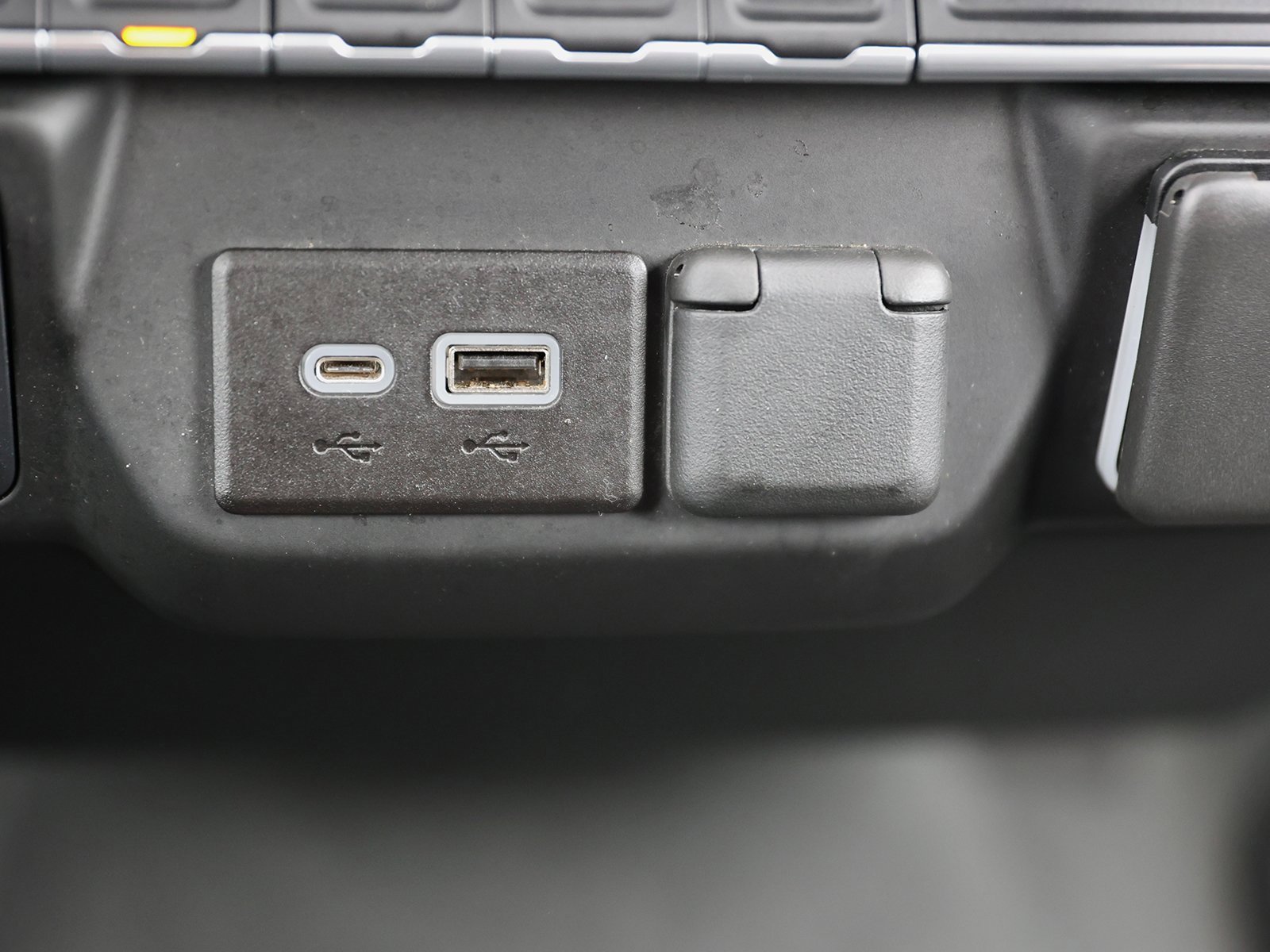 Used 2023 Chevrolet Silverado 1500 Custom image 33