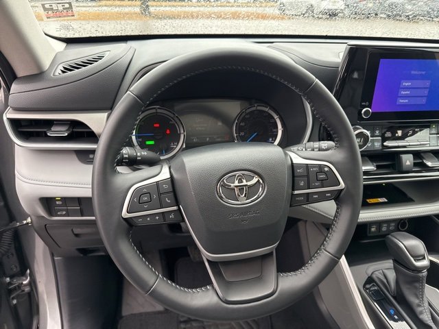 Used 2025 Toyota Highlander XLE image 28