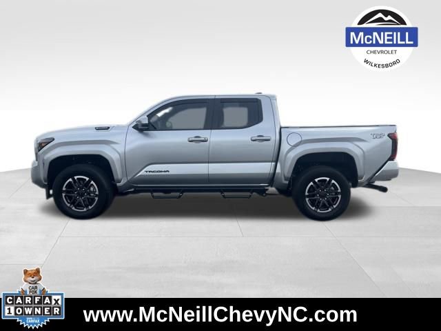 Used 2025 Toyota Tacoma TRD Sport AWD/4WD image 4