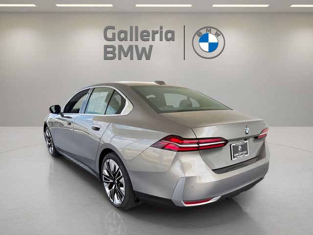 Used 2025 BMW 530i w/ Premium Package image 10