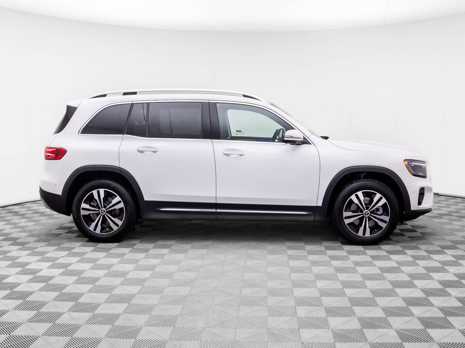 New 2026 Mercedes-Benz GLB 250 4MATIC image 6