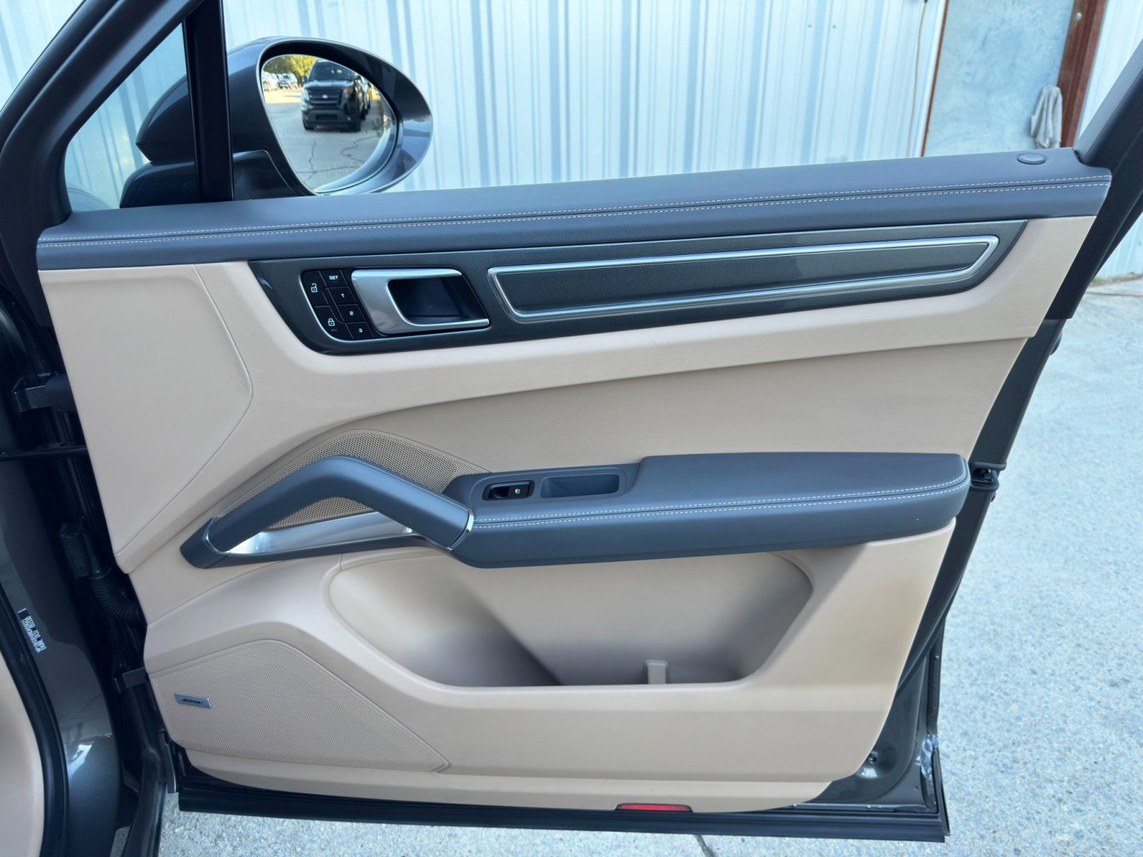 Used 2022 Porsche Cayenne Turbo S image 50