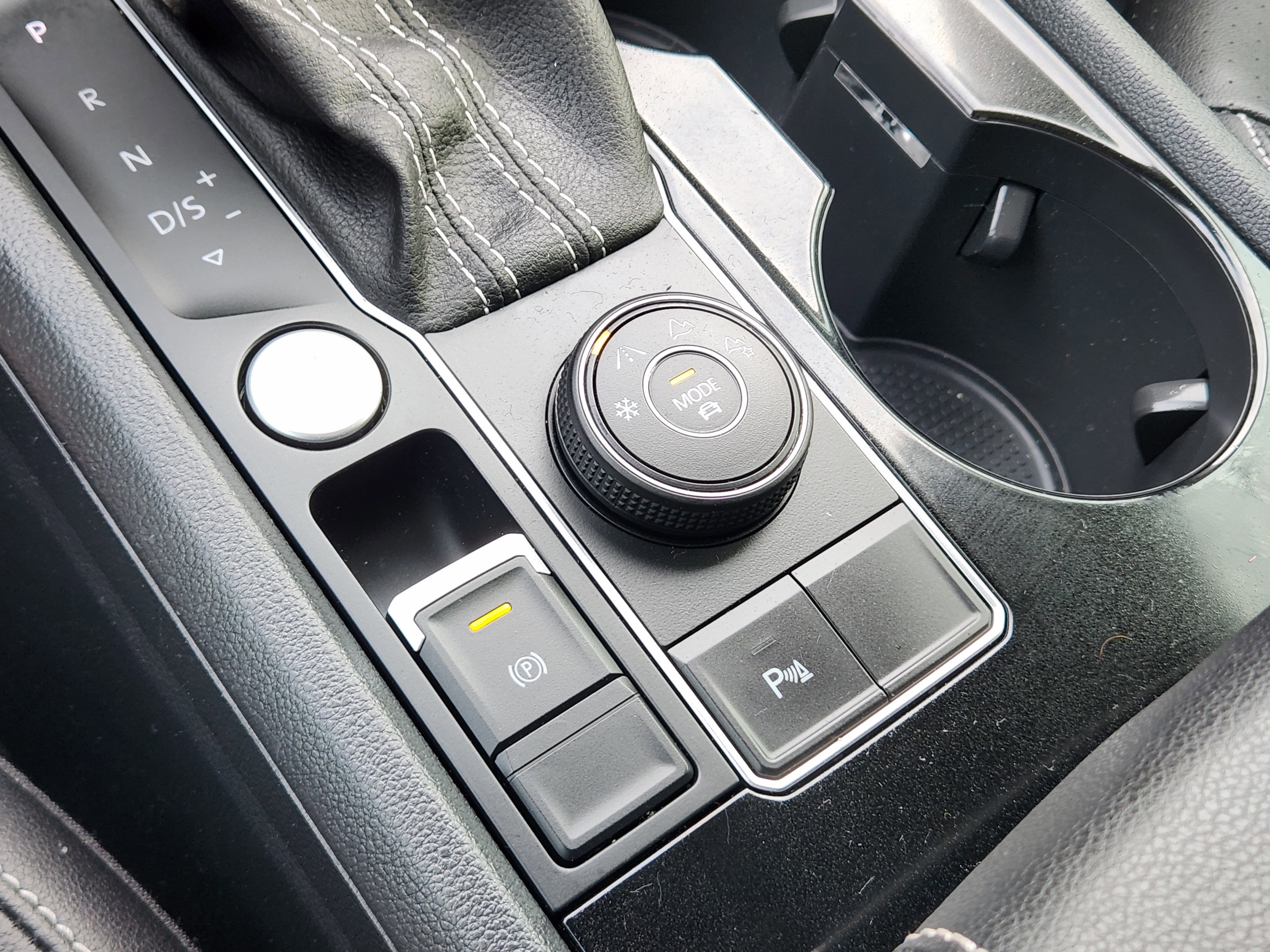 Used 2023 Volkswagen Atlas SEL R-Line image 15