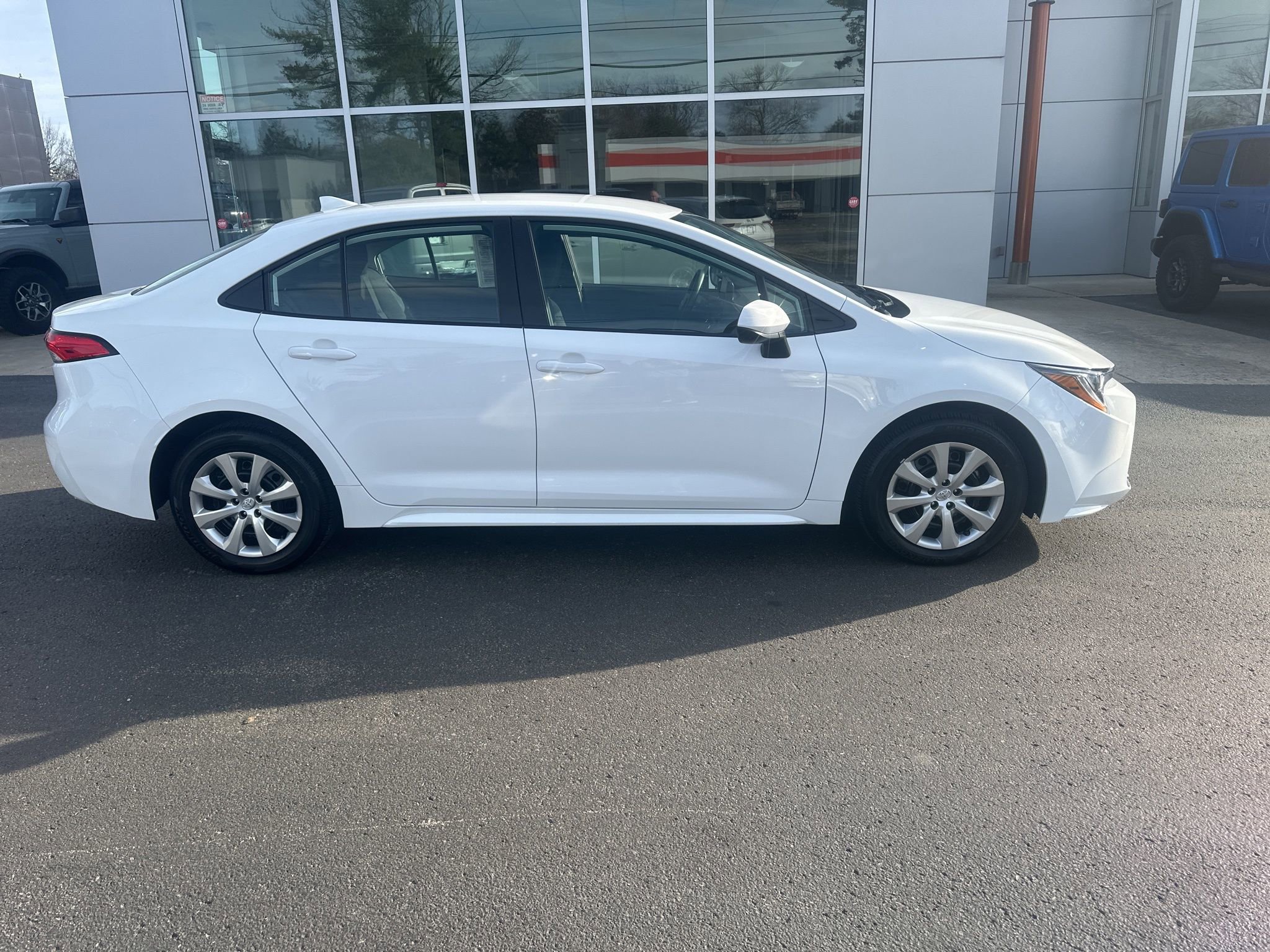 Used 2025 Toyota Corolla LE image 2