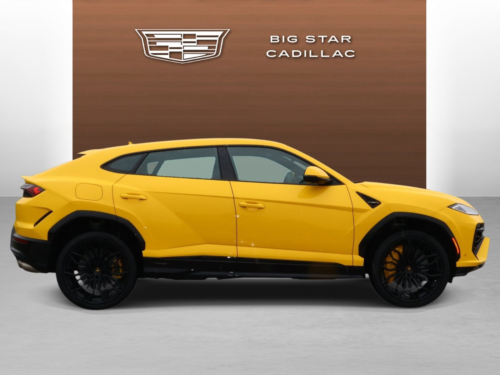 Used 2025 Lamborghini Urus SE AWD/4WD image 6