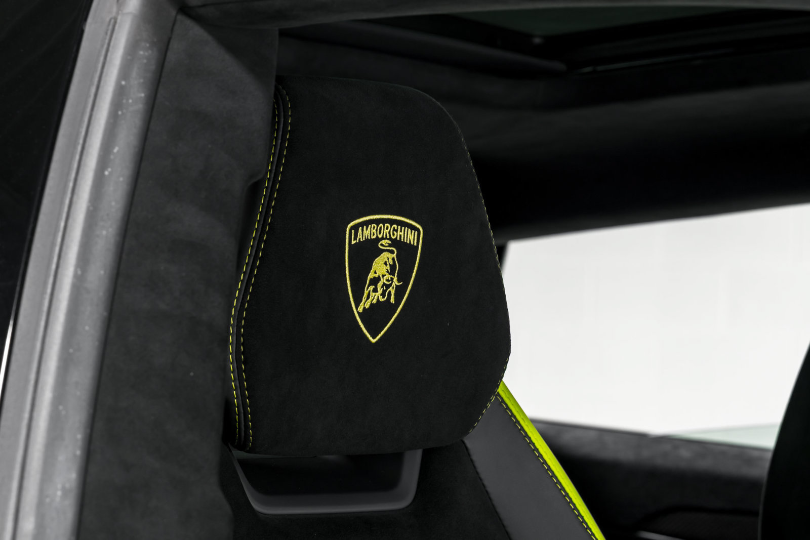 Used 2024 Lamborghini Urus Performante AWD/4WD image 42