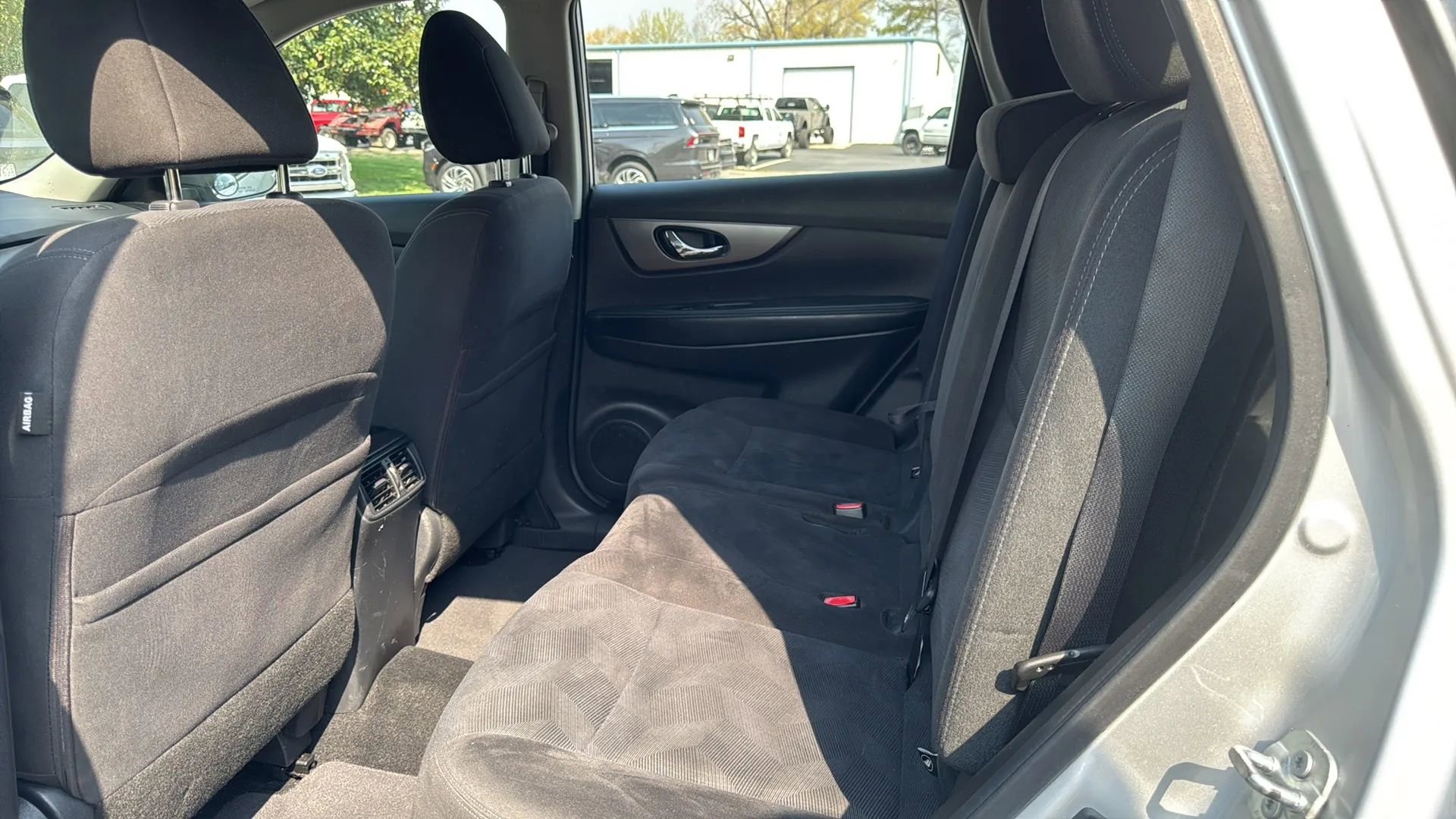 Used 2015 Nissan Rogue S image 11