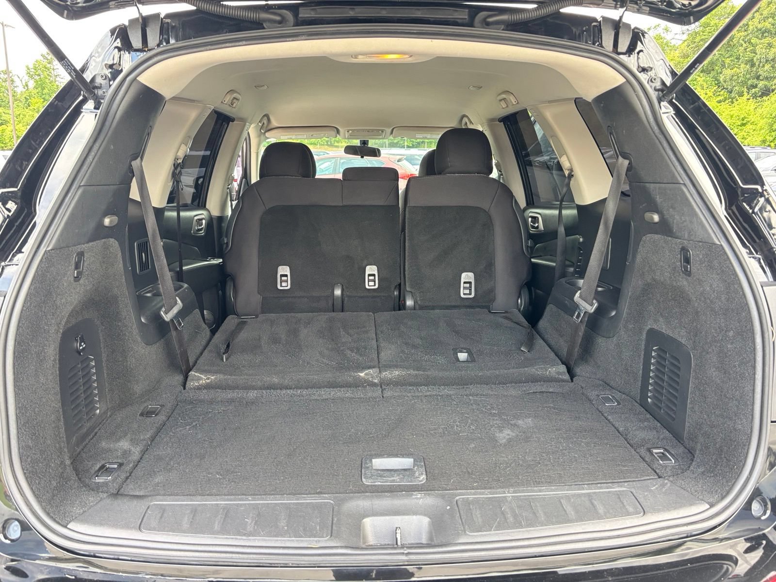 Used 2020 Nissan Pathfinder S FWD image 16