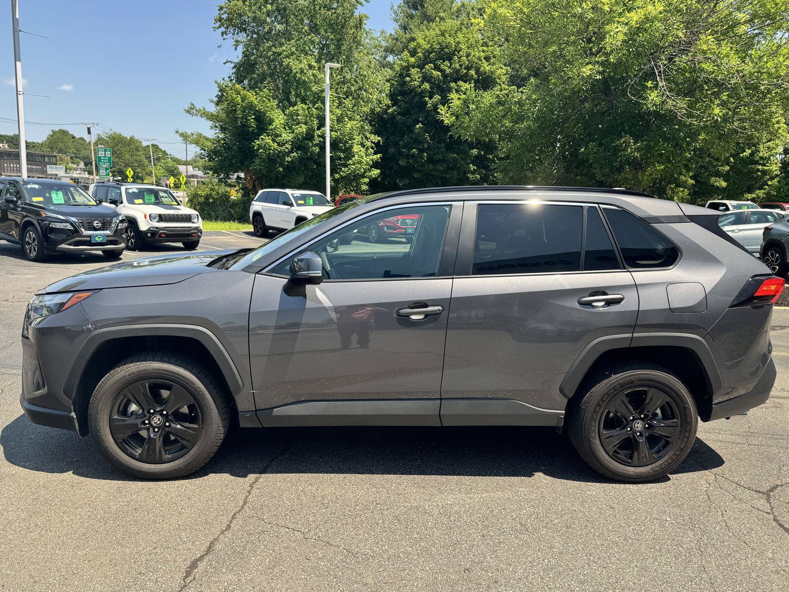 Used 2025 Toyota RAV4 XLE AWD/4WD image 4