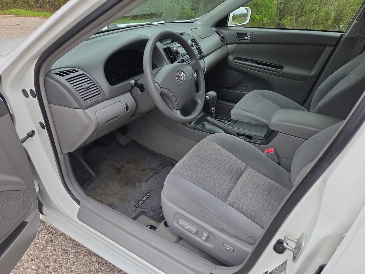 Used 2006 Toyota Camry LE FWD image 11