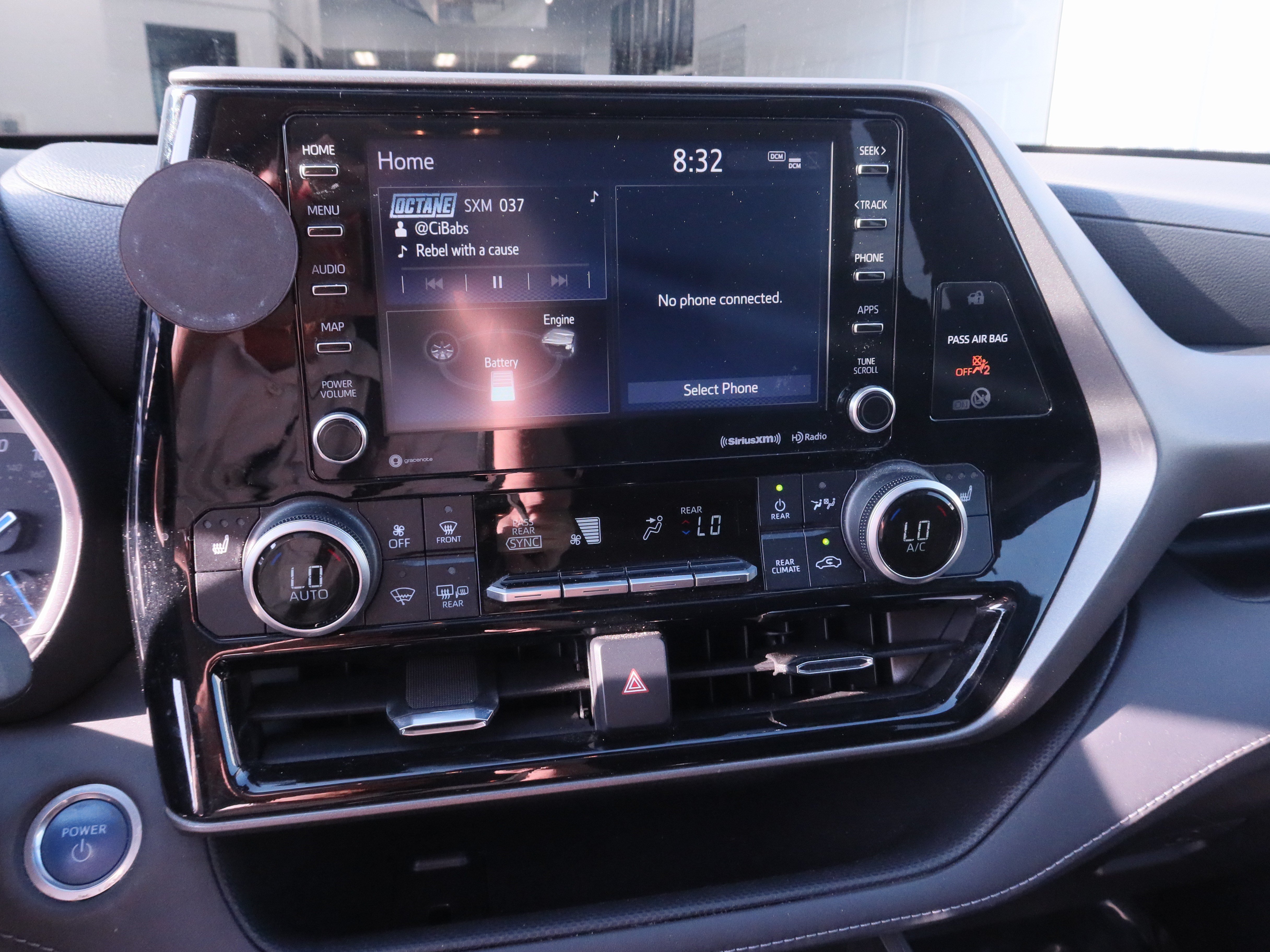 Used 2021 Toyota Highlander XLE FWD image 19