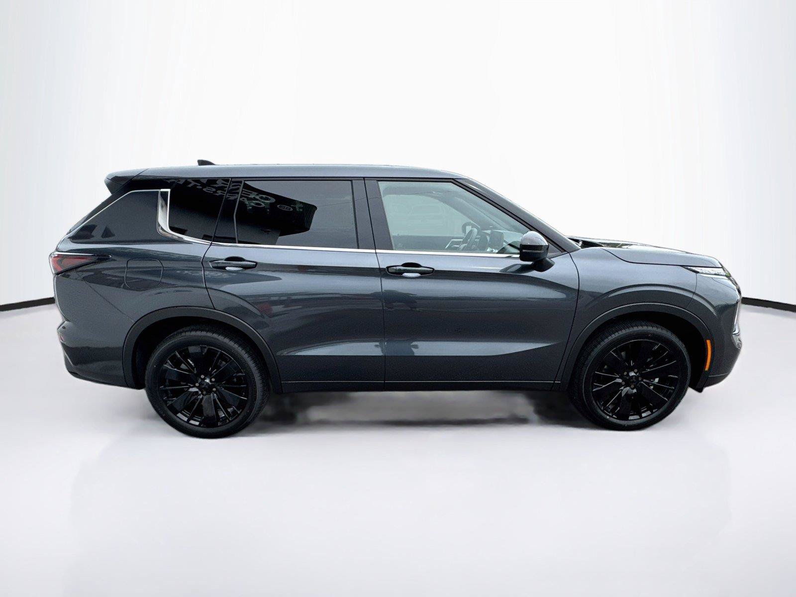 New 2026 Mitsubishi Outlander SE FWD image 6