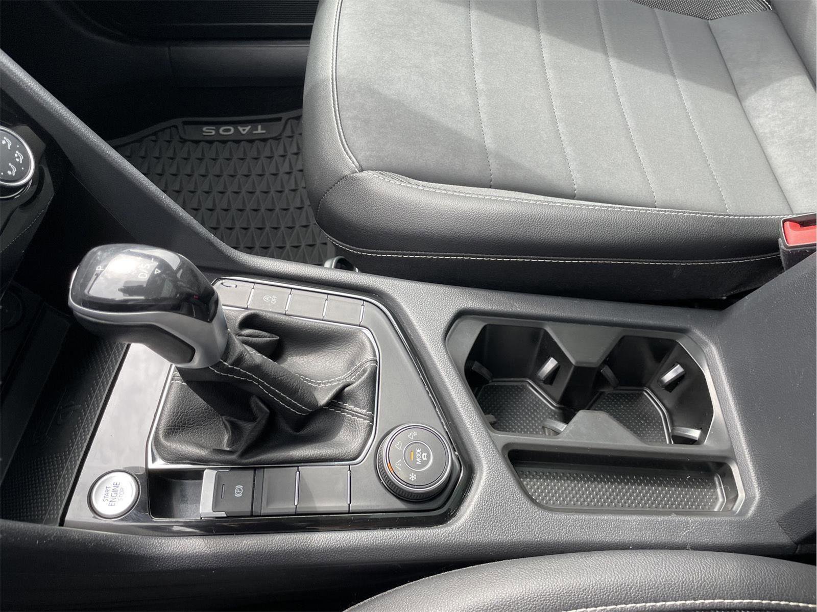 Used 2023 Volkswagen Taos SE w/ Panoramic Sunroof Package AWD/4WD image 31