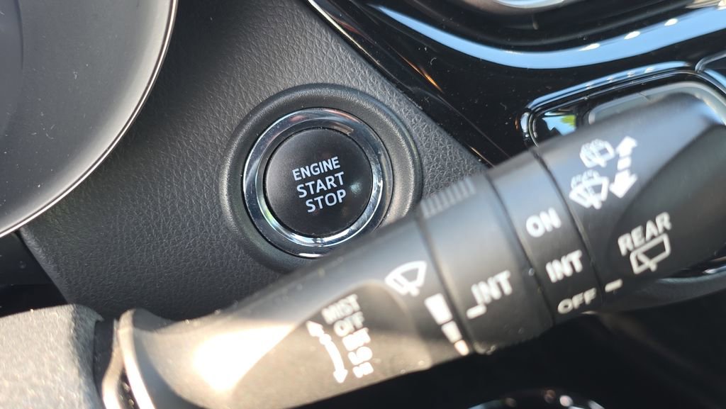 Used 2019 Toyota C-HR XLE image 21