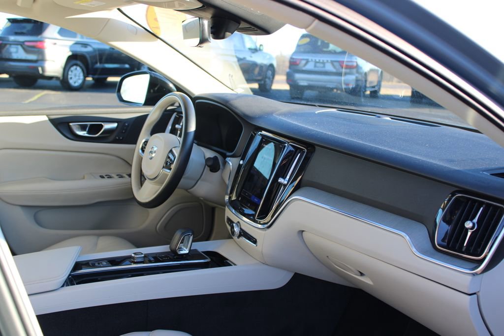 Used 2024 Volvo S60 B5 Plus image 28