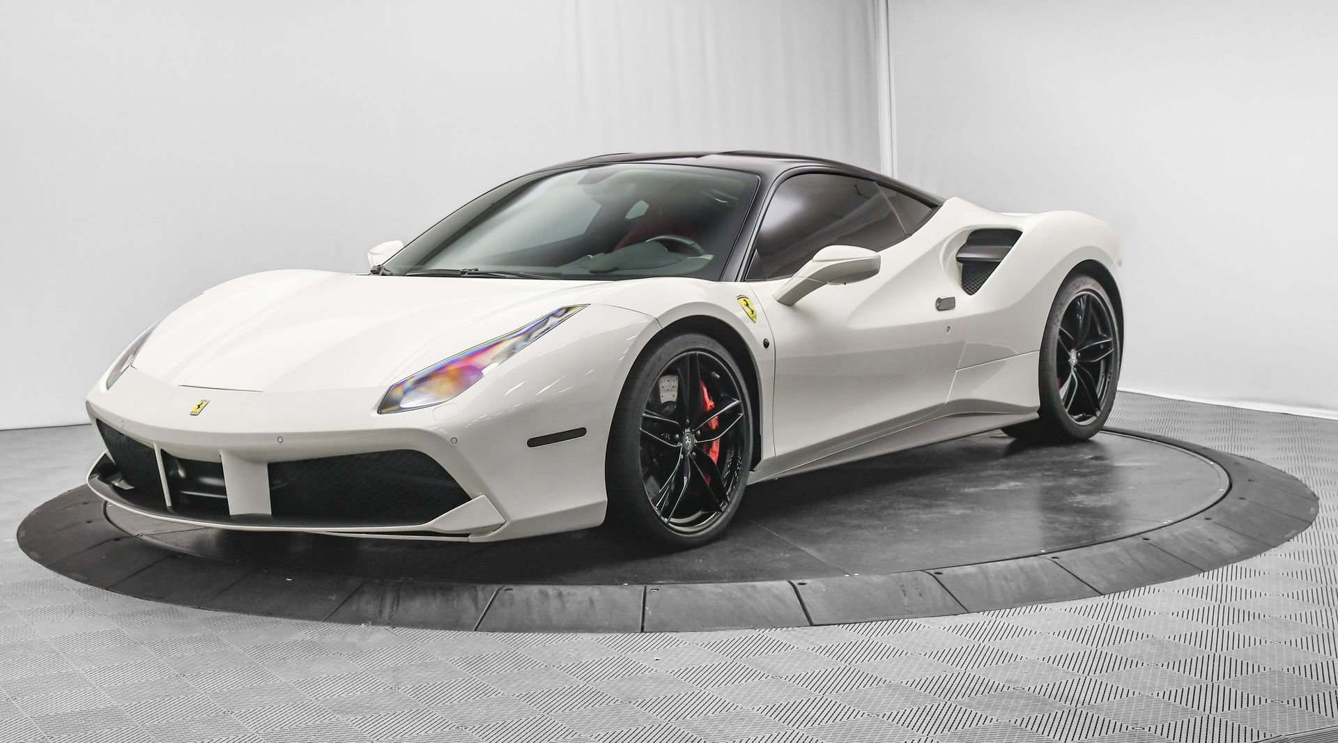 Used 2016 Ferrari 488 GTB image 4