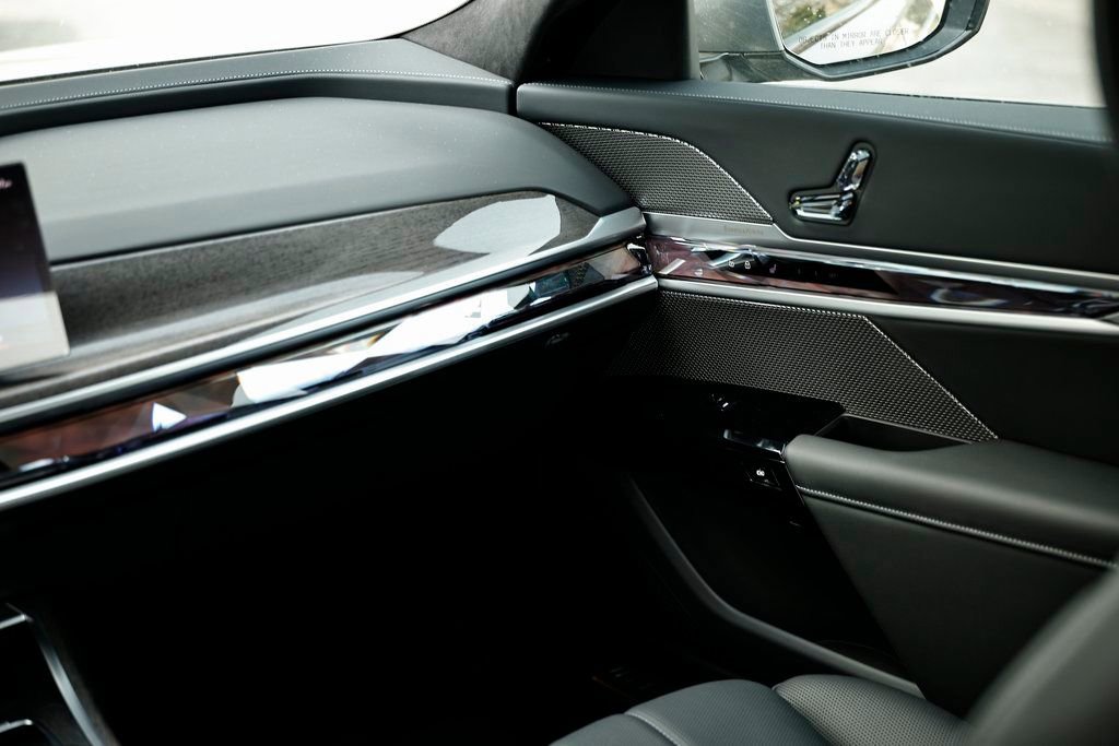New 2026 BMW 740i w/ Premium Package image 28