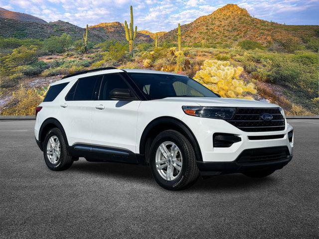 Used 2022 Ford Explorer XLT image 2