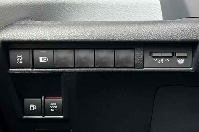 New 2026 Toyota Sienna LE FWD image 31