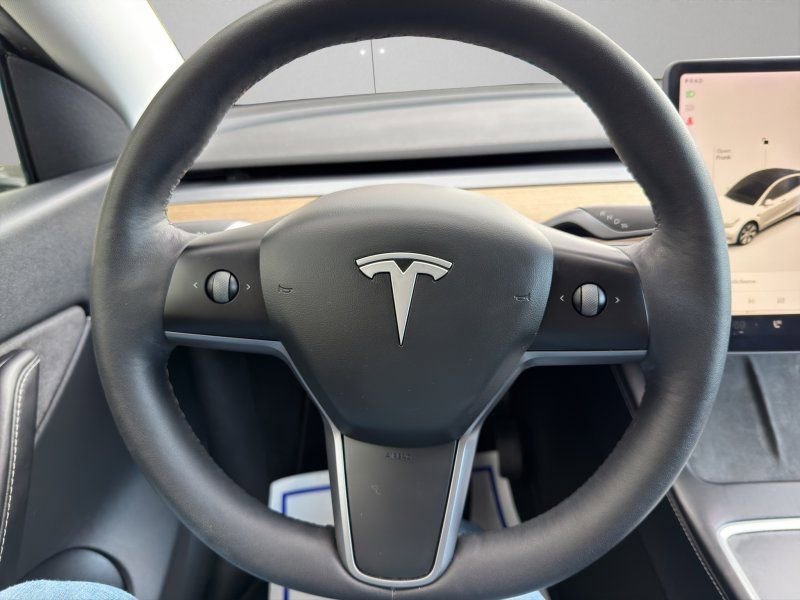 Used 2021 Tesla Model Y Long Range image 14