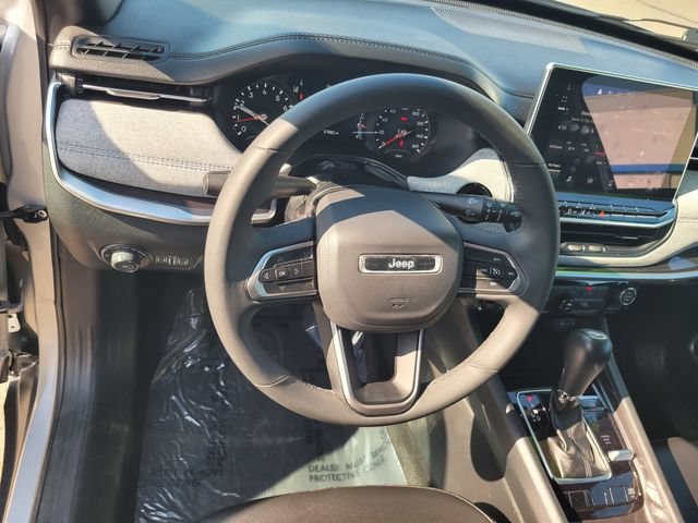 Used 2024 Jeep Compass Latitude AWD/4WD image 30