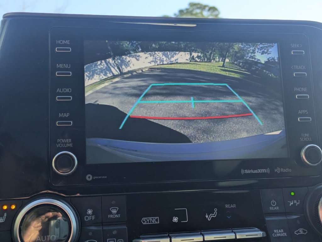 Used 2020 Toyota Highlander XLE AWD/4WD image 28