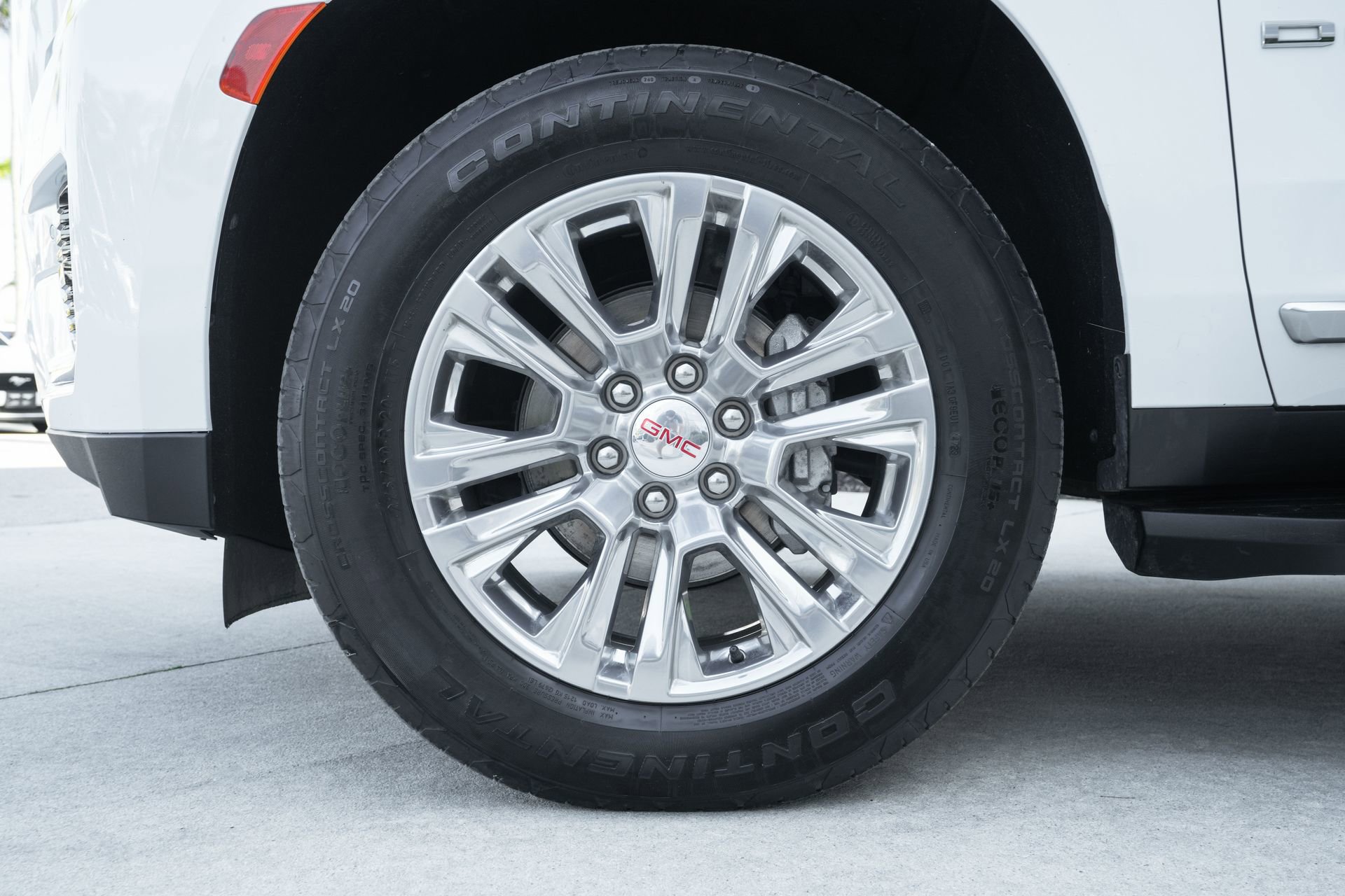 Used 2024 GMC Yukon XL Denali image 29