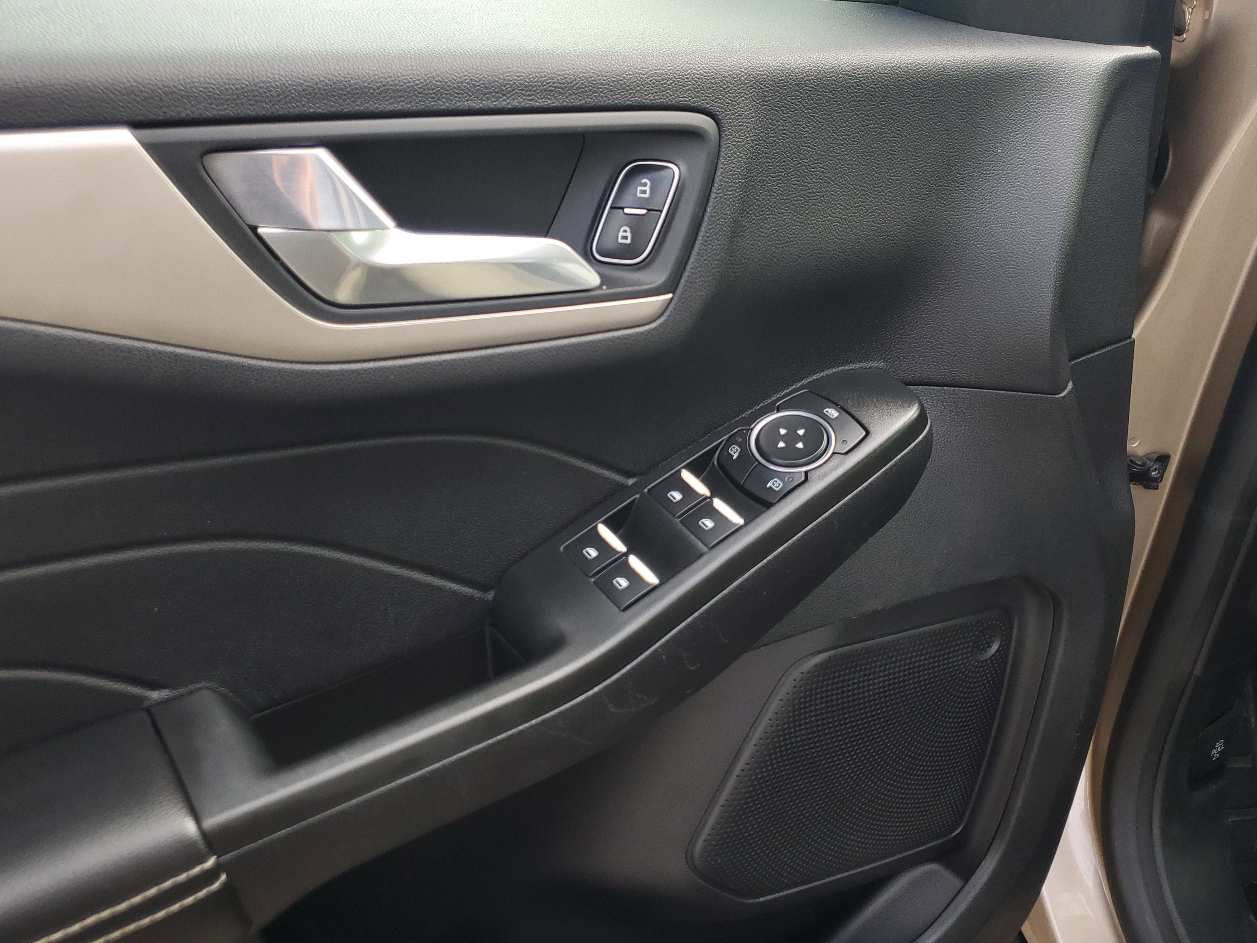 Used 2021 Ford Escape SE w/ SE Sport Appearance Package image 20