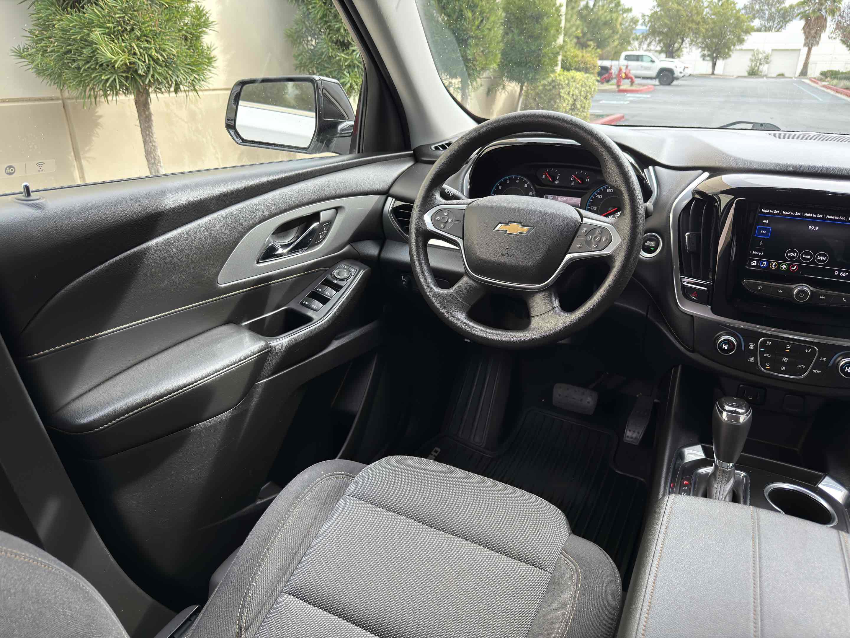 Used 2020 Chevrolet Traverse LS image 27