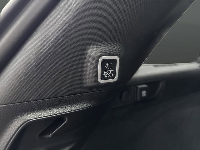 Used 2025 Jeep Grand Cherokee Summit w/ Obsidian Package image 16